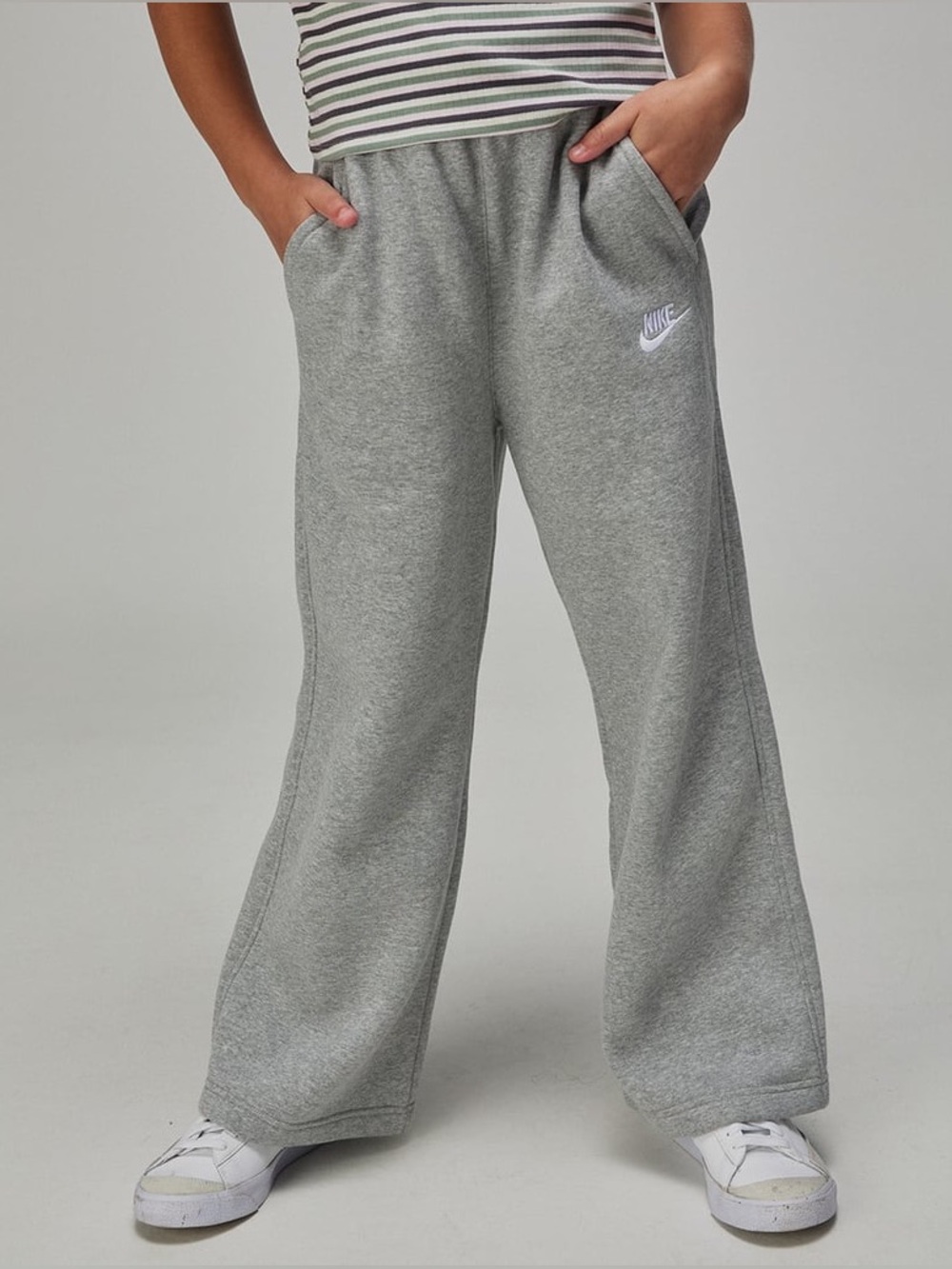 NIKE Sportswear Club Girls Wide Leg Fleece Pants size XS
